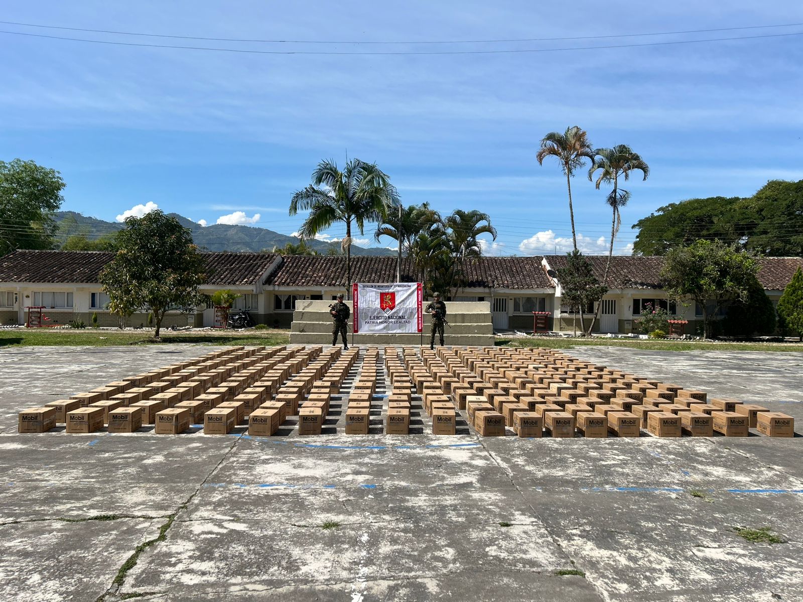 Ejército incauta 8.400 litros de aceite de contrabando en Huila