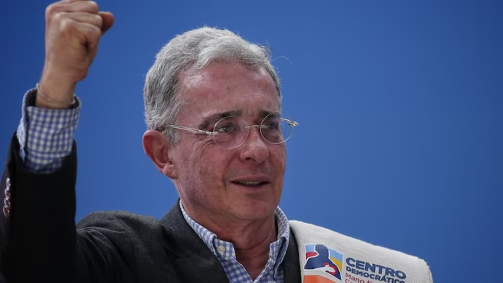 Uribe impulsa reglas internas para elegir candidato del CD en 2026