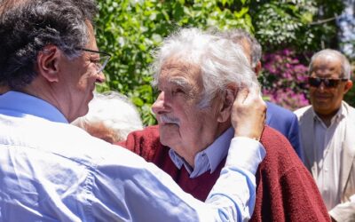 Petro condecoró a ‘Pepe’ Mujica con la Orden de Boyacá