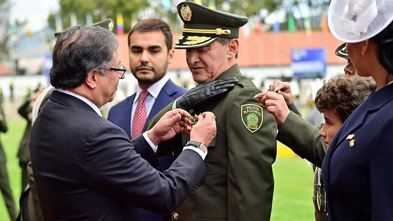 “Caiga quien caiga”: Petro ordena a director de la Policía luchar contra la corrupción