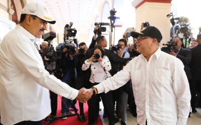 “La paz política en Venezuela puede ser también la paz armada en Colombia”: Petro