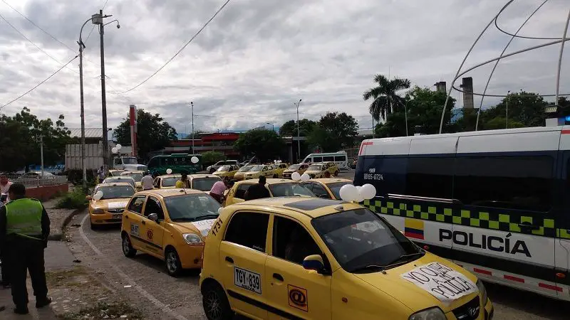 Taxistas en Neiva rechazan violencia contra la Policía