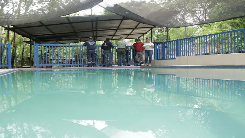 Solo tres piscinas de uso colectivo cumplen los requisitos para funcionar