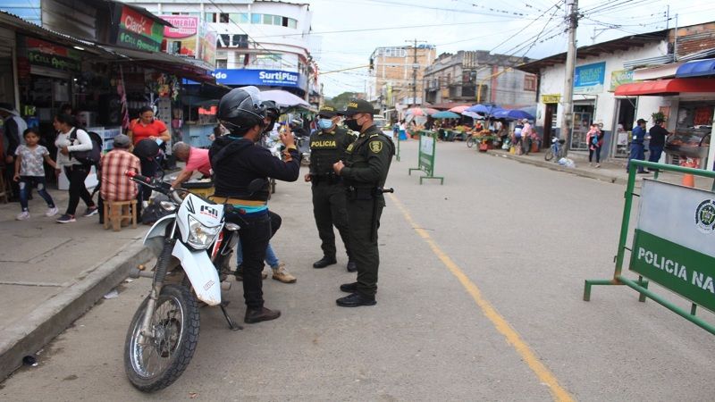 Pitalito sin parrillero hombre en moto