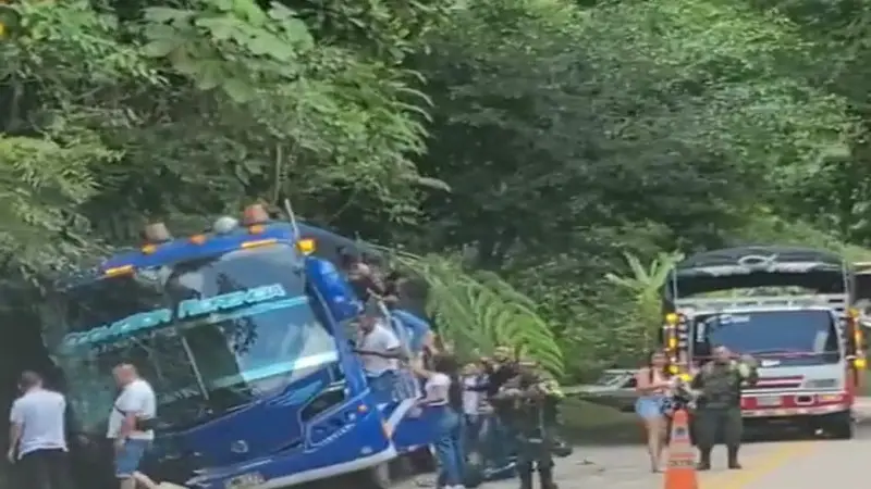 Bus de Coomotor Florencia se accidentó cerca al Caraño.