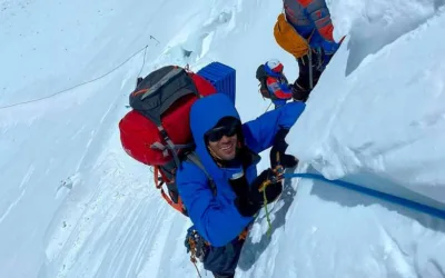 Colombiano hace historia al escalar el Everest sin oxigeno