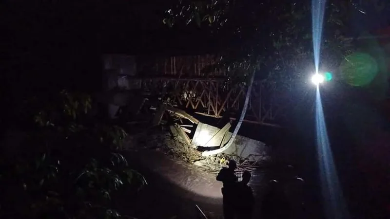 Puente en construcción se desplomó en Timaná, Huila