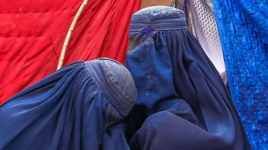 El infierno de las mujeres afganas: Estas son las 29 prohibiciones que deberán cumplir