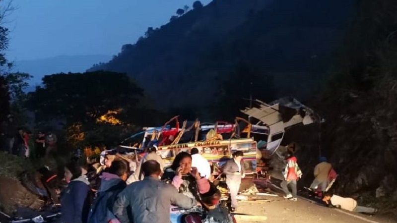 Seis muertos deja accidente de bus escalera en el sur del Huila