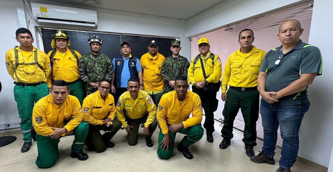 Bomberos del Caquetá refuerzan lucha contra incendios forestales en Aipe, Huila