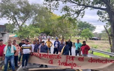 Protesta de volqueteros y paleros en la Ruta 45