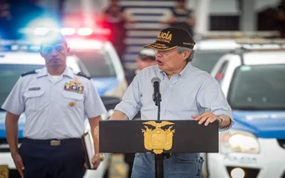 Presidente de Ecuador autoriza uso de arma para defensa personal