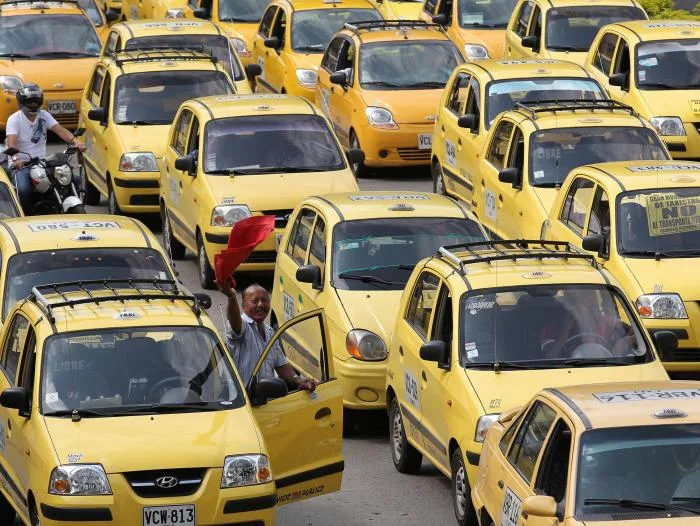 Taxistas se levantaron de la mesa de diálogo con el Gobierno