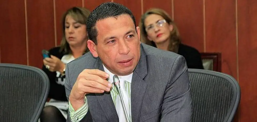 Investigarán al senador Laureano Acuña por presunta compra de votos
