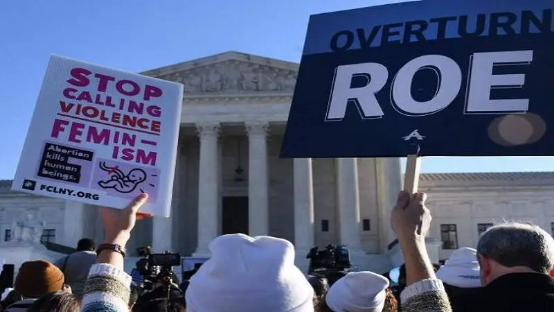 Ante el revés legal al aborto en Estados Unidos, las empresas toman posición