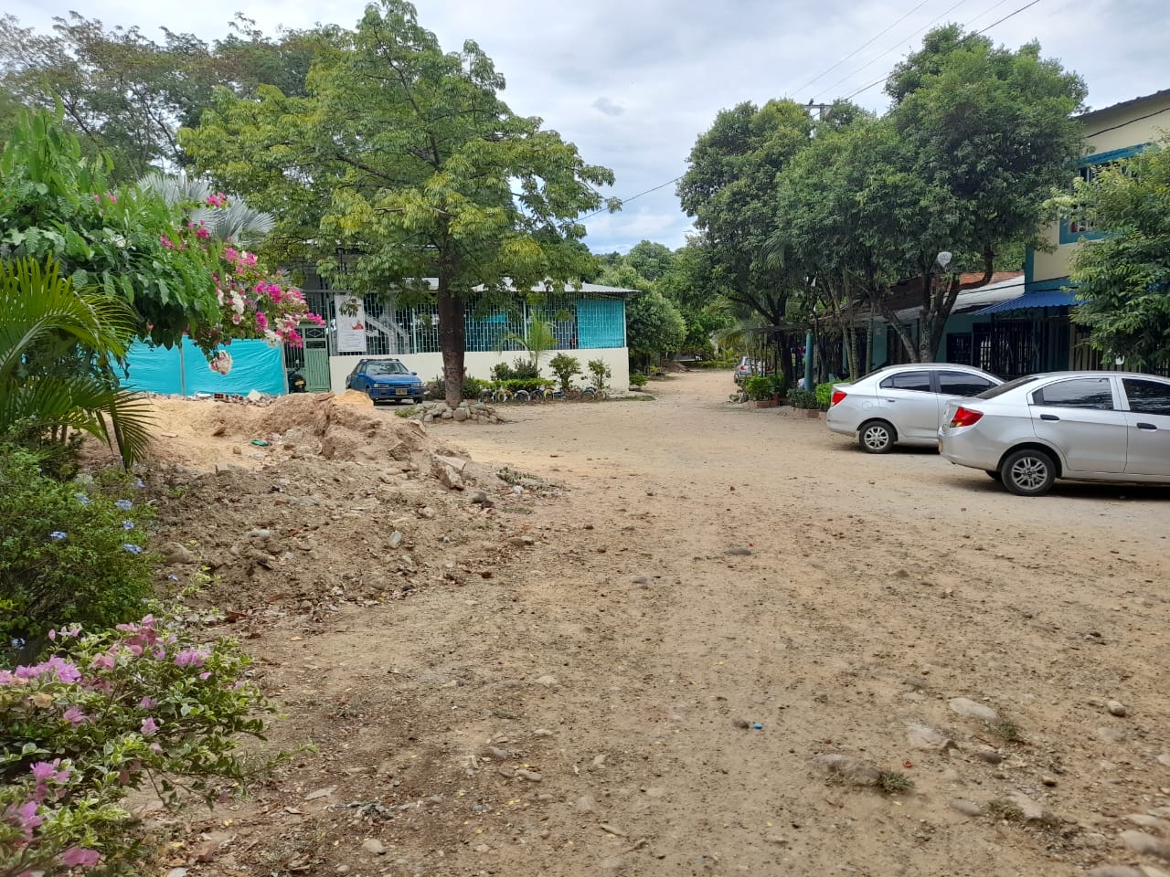 Comunidad en el barrio Las Camelias de Neiva espera el arreglo de sus vías