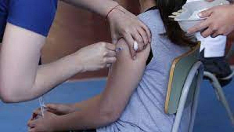 Justicia de Uruguay reactivará la vacunación contra el covid-19 a menores de 13 años