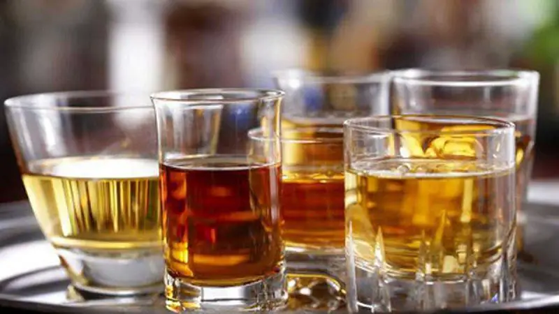 En la India 42 personas murieron por ingerir alcohol adulterado