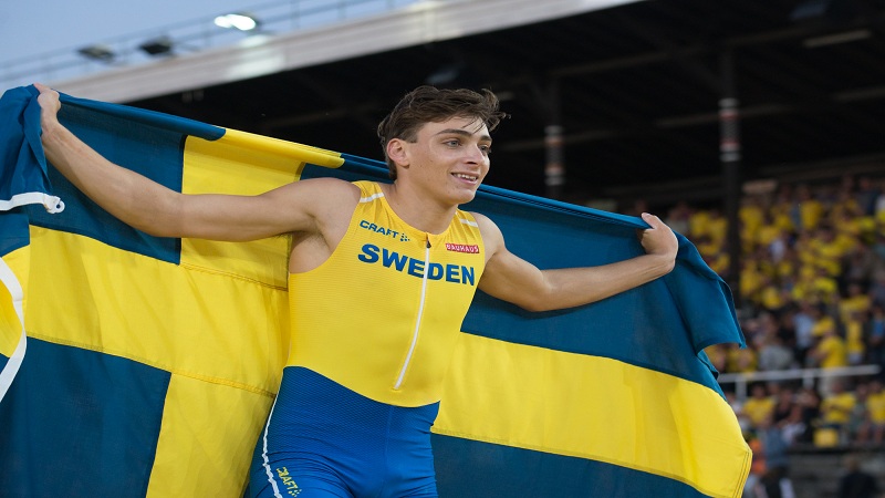 Armand Duplantis estableció un nuevo récord mundial en salto con garrocha