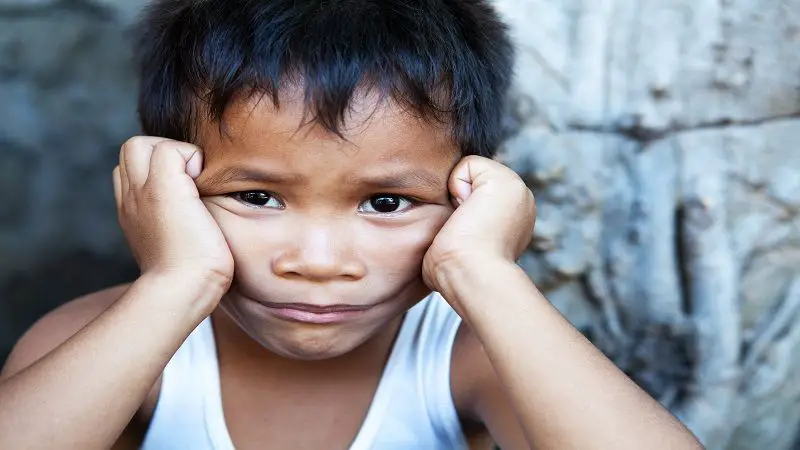 ¿Cómo identificar a un niño que no es feliz y por qué es importante hacerlo?