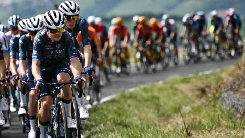 Los colombianos destacan en la 4 etapa del Tour de Francia