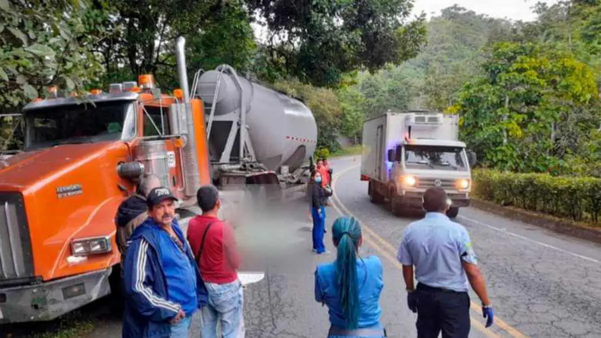 Accidente dejó tres muertos en la vía Medellín- Bogotá
