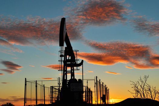 Emiratos Árabes no aumentará producción de crudo y respetará acuerdo OPEP+