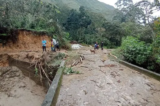 Trece municipios incomunicados con Bucaramanga por avalancha en quebrada El Canelo