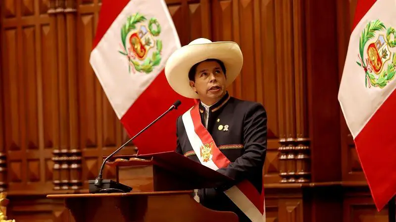 Abren investigación por denuncia de plagio en tesis del presidente de Perú