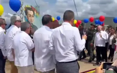Con bombas y hasta bendición fue abierto el puente entre Colombia y Venezuela