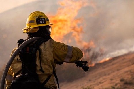 Centenares de incendios en Canadá obligan a evacuar a miles de personas