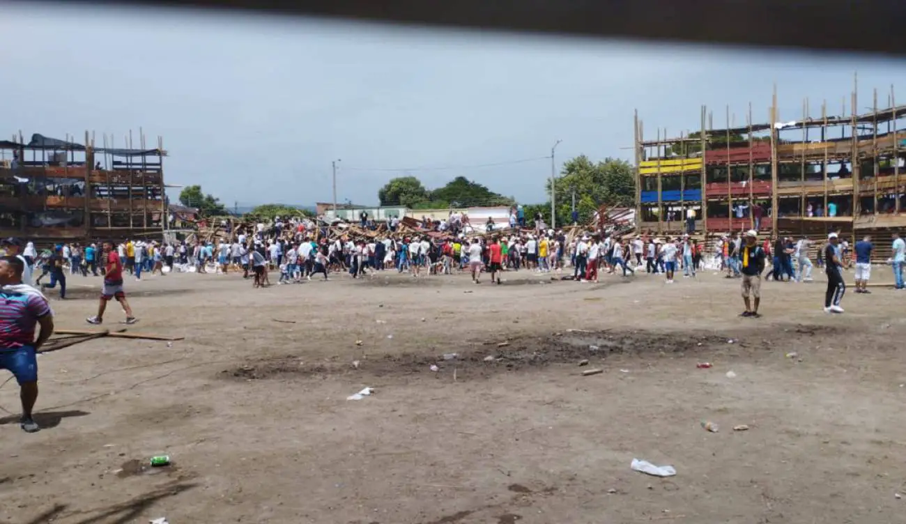 Tragedia en Tolima: 4 muertos y decenas de heridos por desplome en corraleja