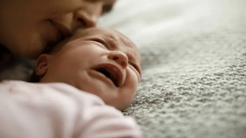 Por qué zarandear a un bebé es lo peor para que deje de llorar