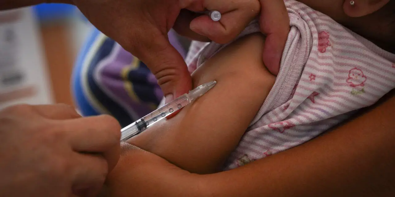 Vacunación de sarampión y rubéola en todos los colegios del país