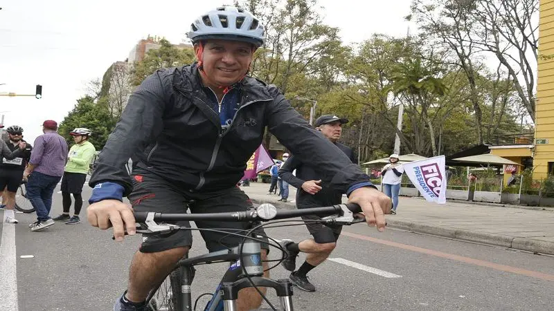 En una semana Rodrigo Lara recorrió las calles de Neiva, Florencia y Bogotá