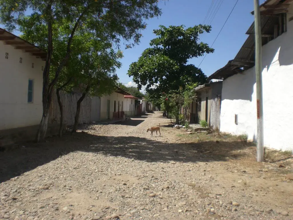 Villavieja requiere inversión para sus deterioradas instituciones educativas