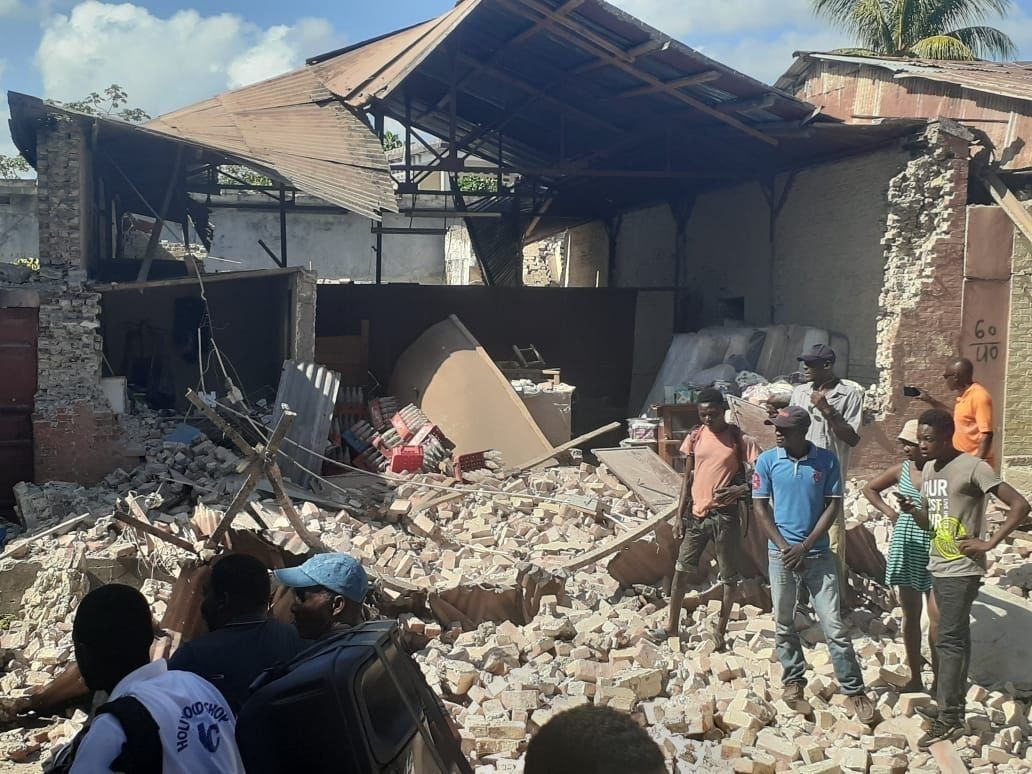 Suben a 724 los muertos por el terremoto en Haití