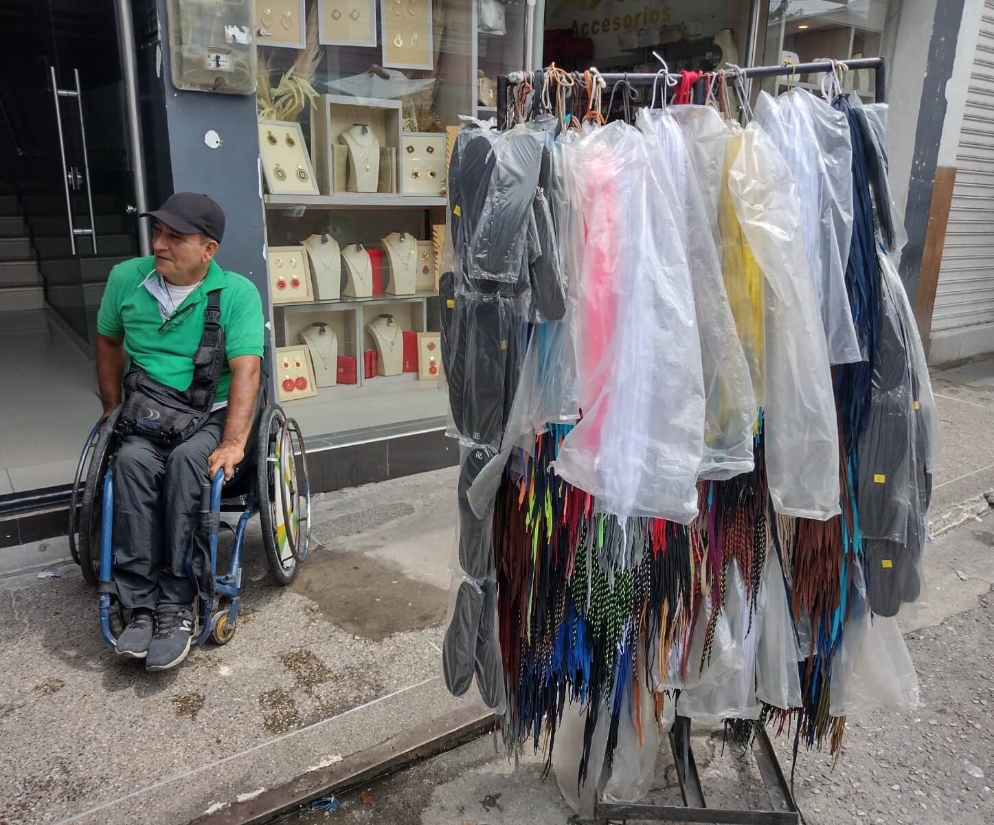 Tras 20 años en una silla de ruedas espera volver a caminar