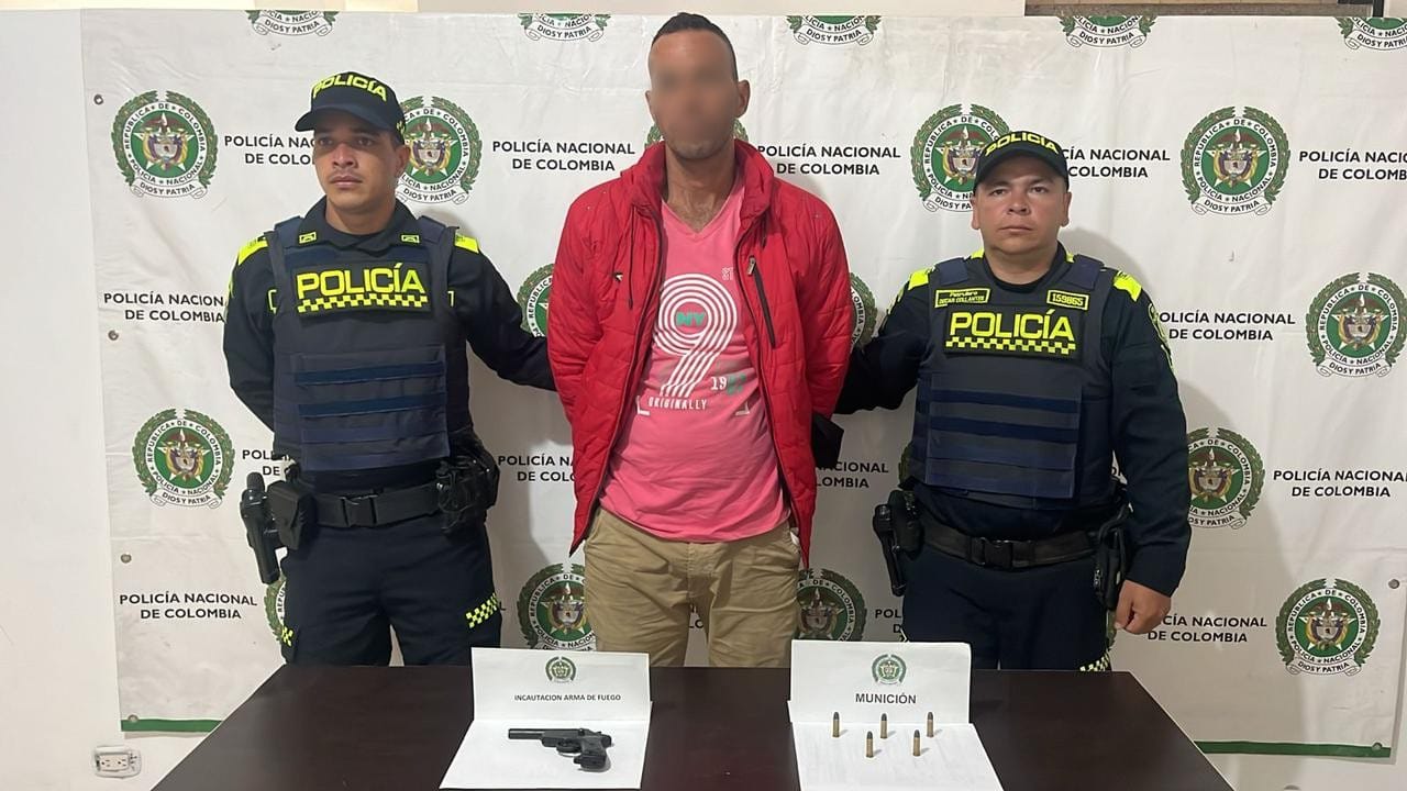 Dos hombres han sido capturados con armas de fuego