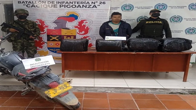 Se transportaba en moto con 20 kilos de marihuana