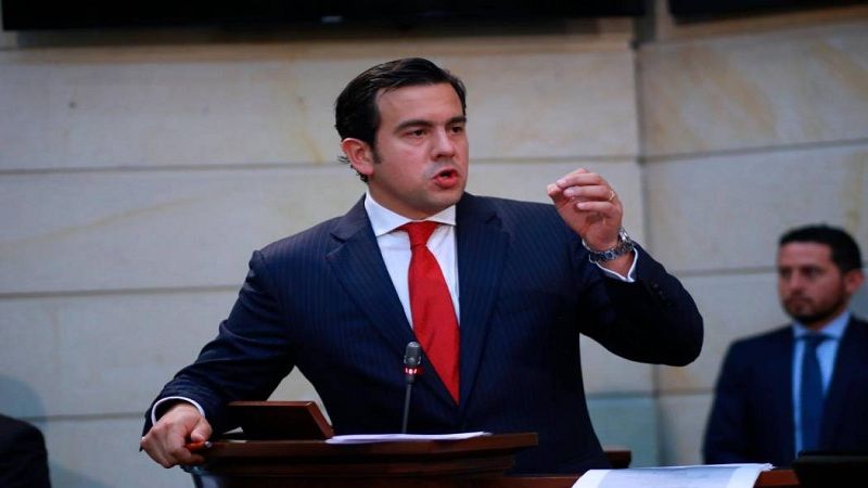 Rodrigo Lara renunció al Senado