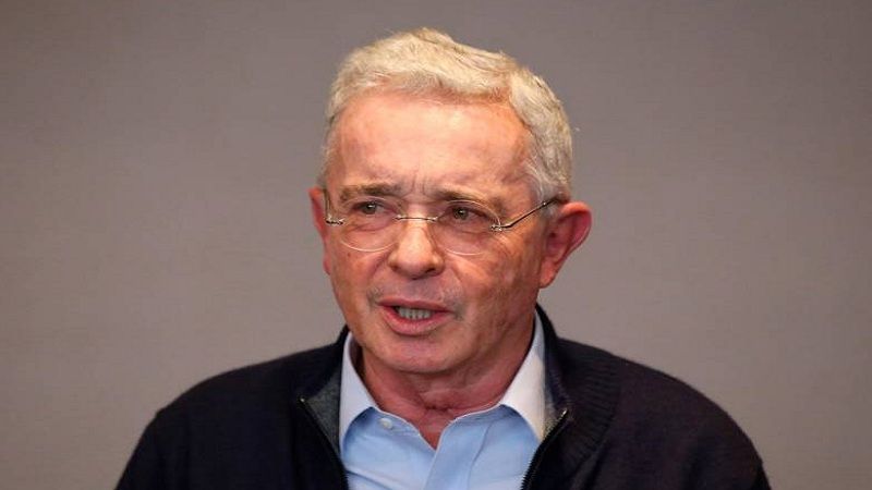 Álvaro Uribe rindió cuatro horas de interrogatorio ante la Fiscalía