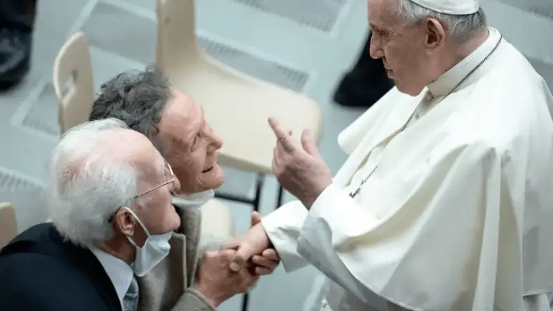 Papa Francisco pide rezar durante julio especialmente por los ancianos