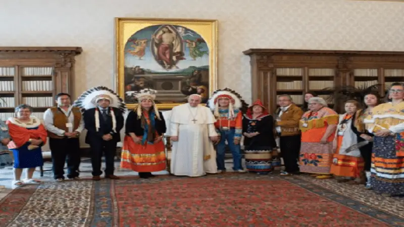 Papa Francisco se reunió con indígenas de Canadá