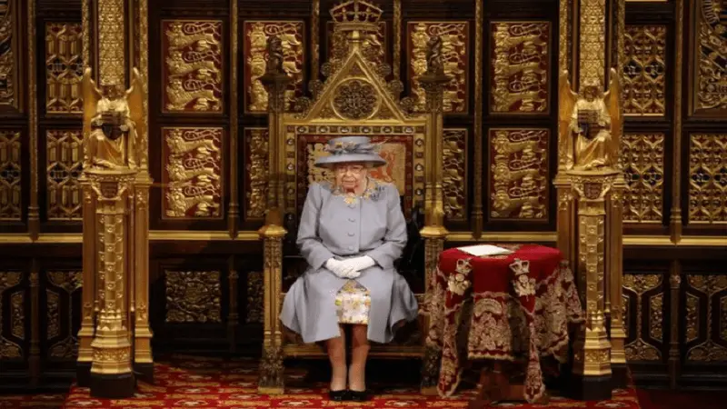 Por primera vez, la reina Isabel II se ausentará a la apertura del Parlamento