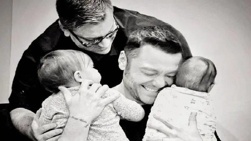 Tiziano Ferro y su esposo se convierten en padres de dos bebés
