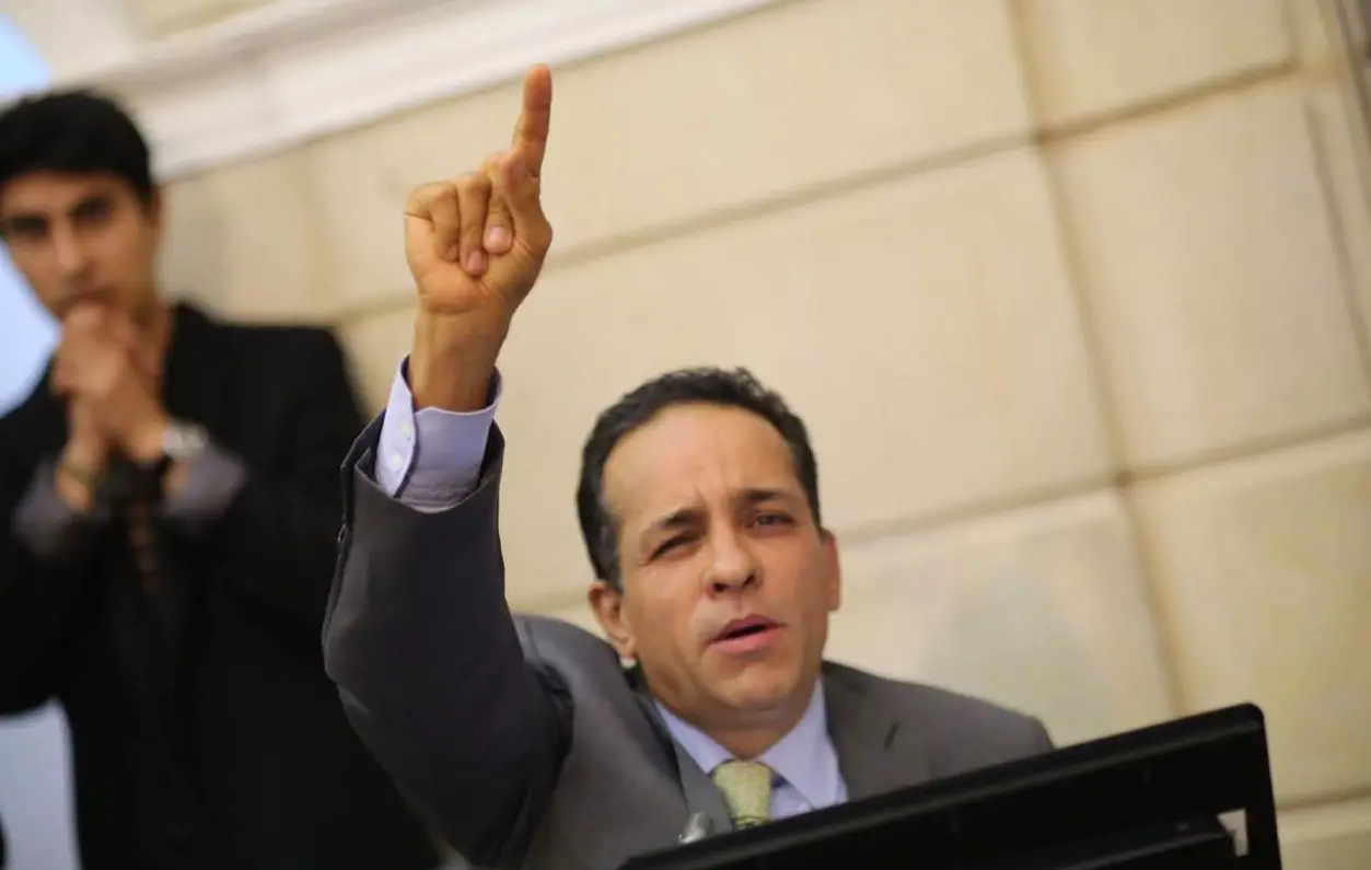 Alexander López renunció a su aspiración presidencial