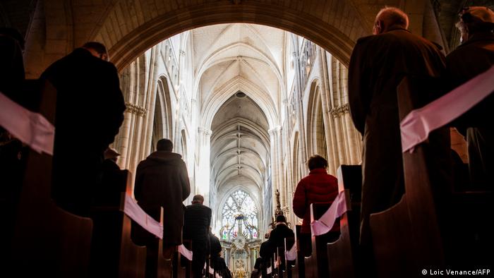 En Francia, Iglesia Católica de Francia pagará indemnización por pederastia vendiendo sus bienes