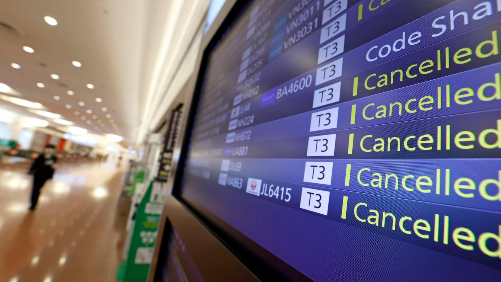 Miles de vuelos en todo el mundo cancelados por la pandemia
