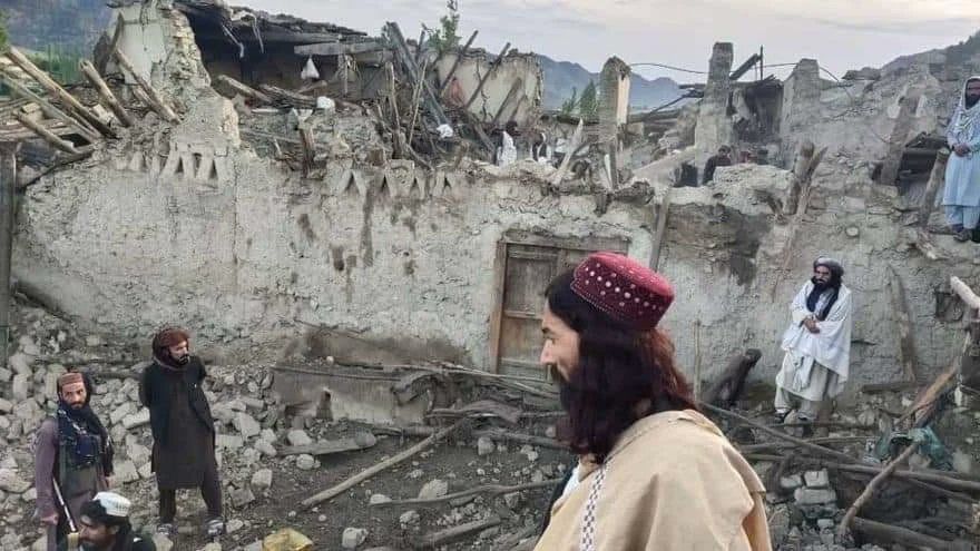 Más de mil muertos deja terremoto en Afganistán